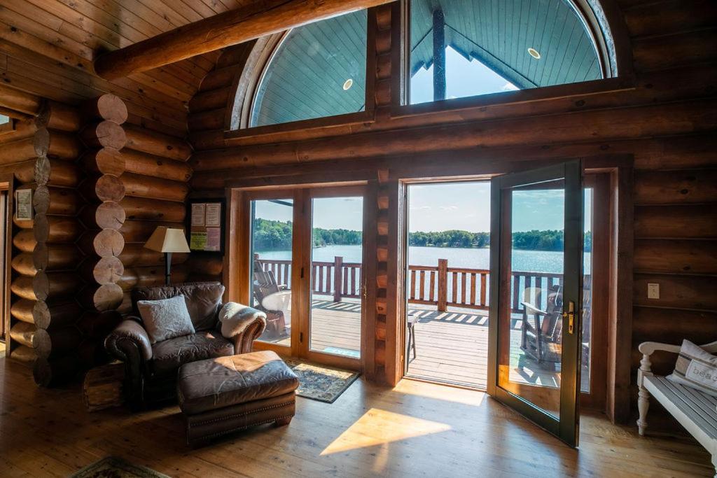  | Grandview Lakeside Log Lodge