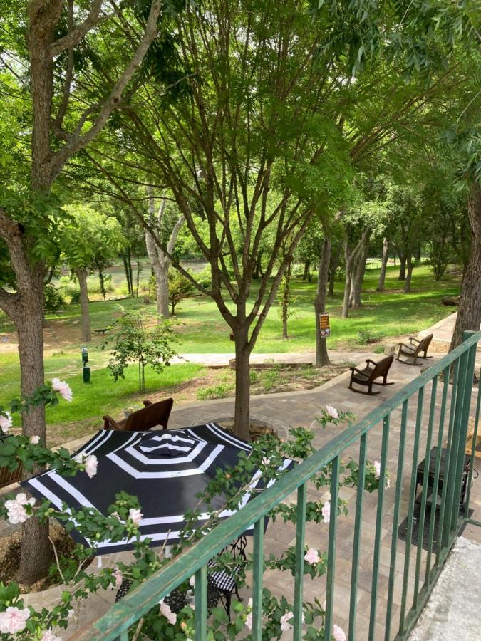 | Horseshoe Riverside Lodge