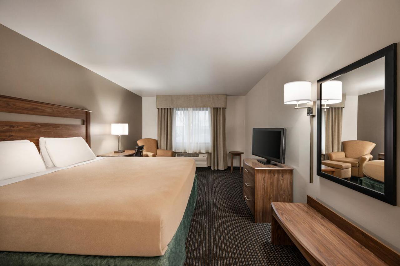 King Room - Non-Smoking at Baymont by Wyndham Buffalo