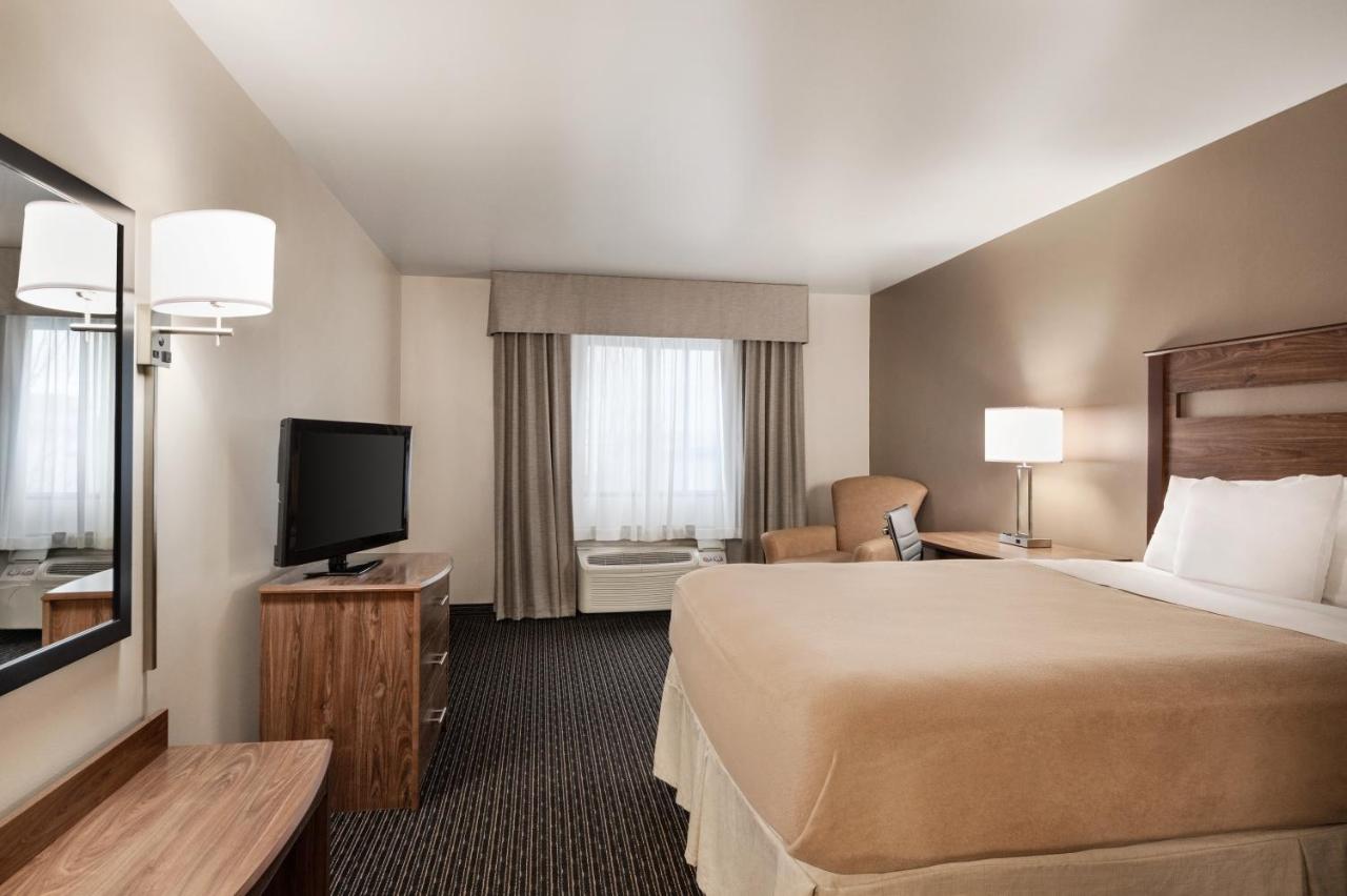 Queen Room - Non-Smoking at Baymont by Wyndham Buffalo