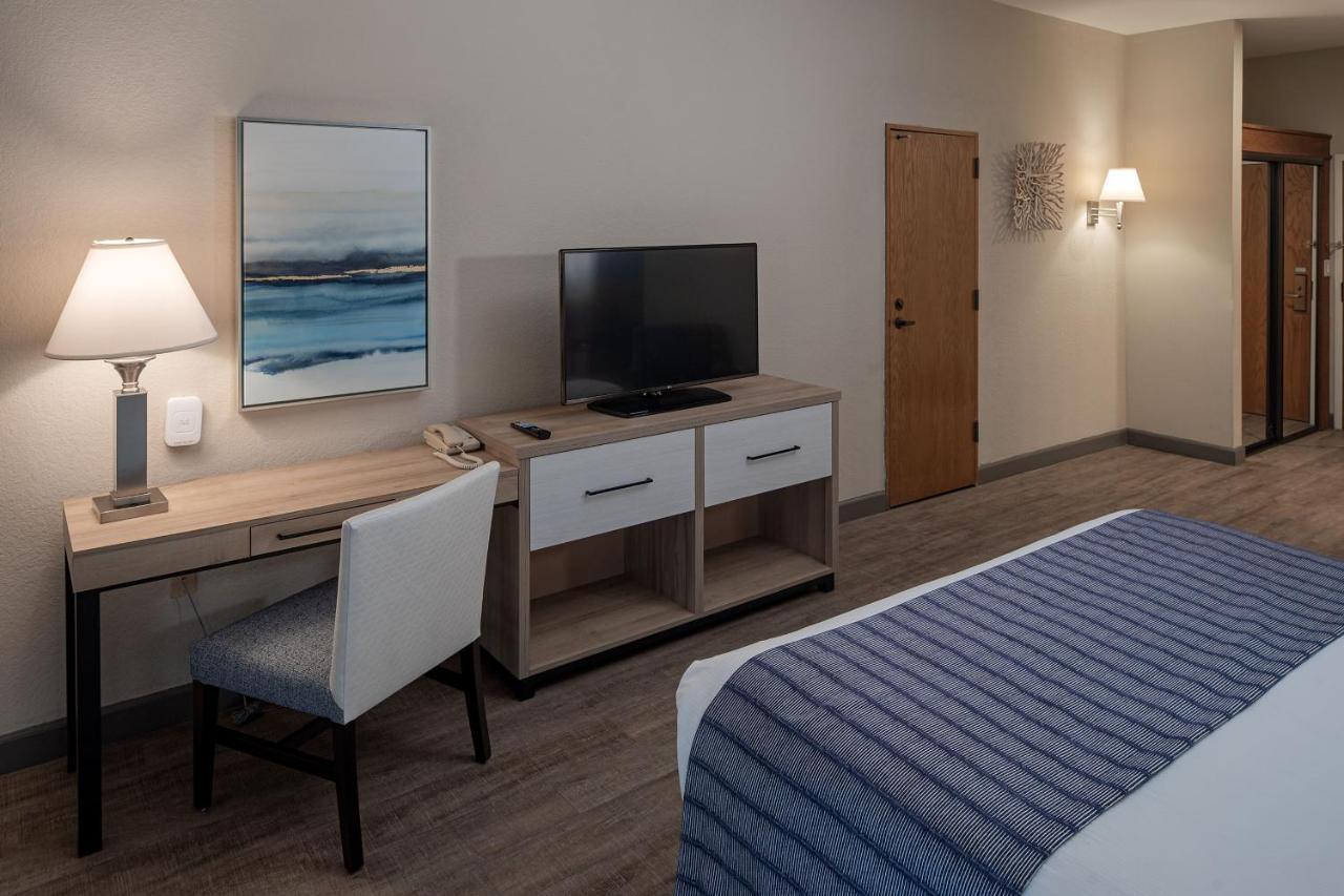 King Room at Bay Club Hotel & Marina