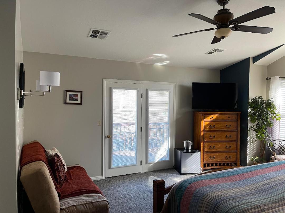 | Harvest House Bed and Breakfast