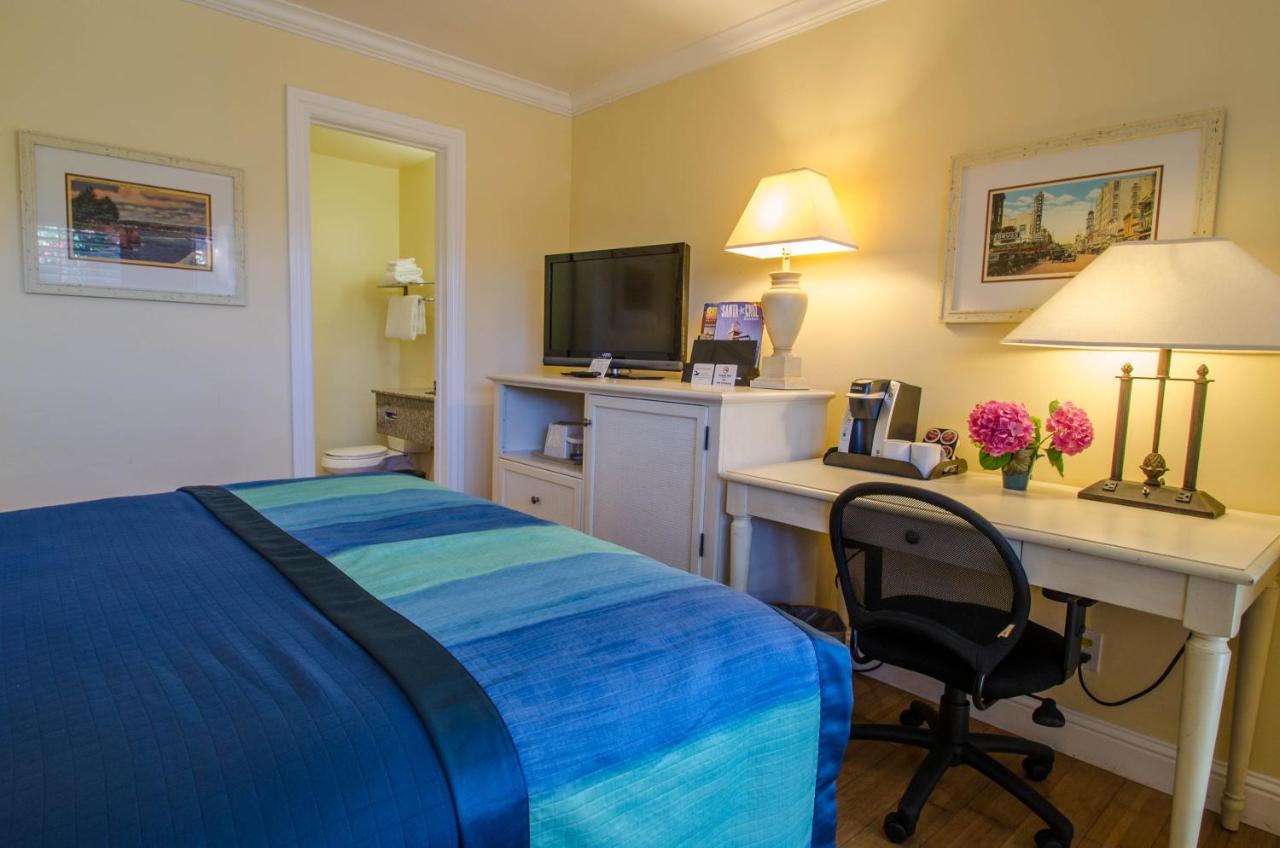 Standard King Room at Continental Inn