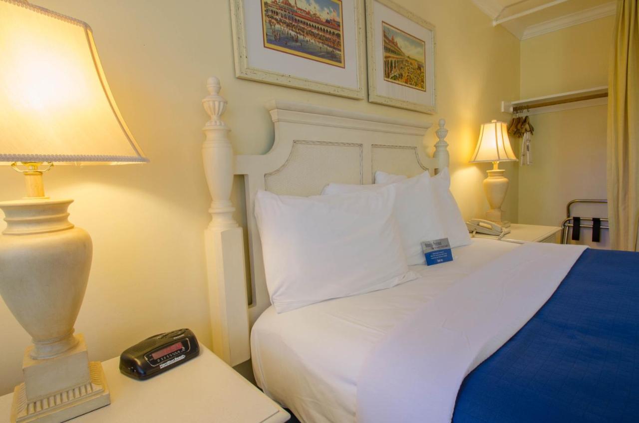 Standard King Room at Continental Inn