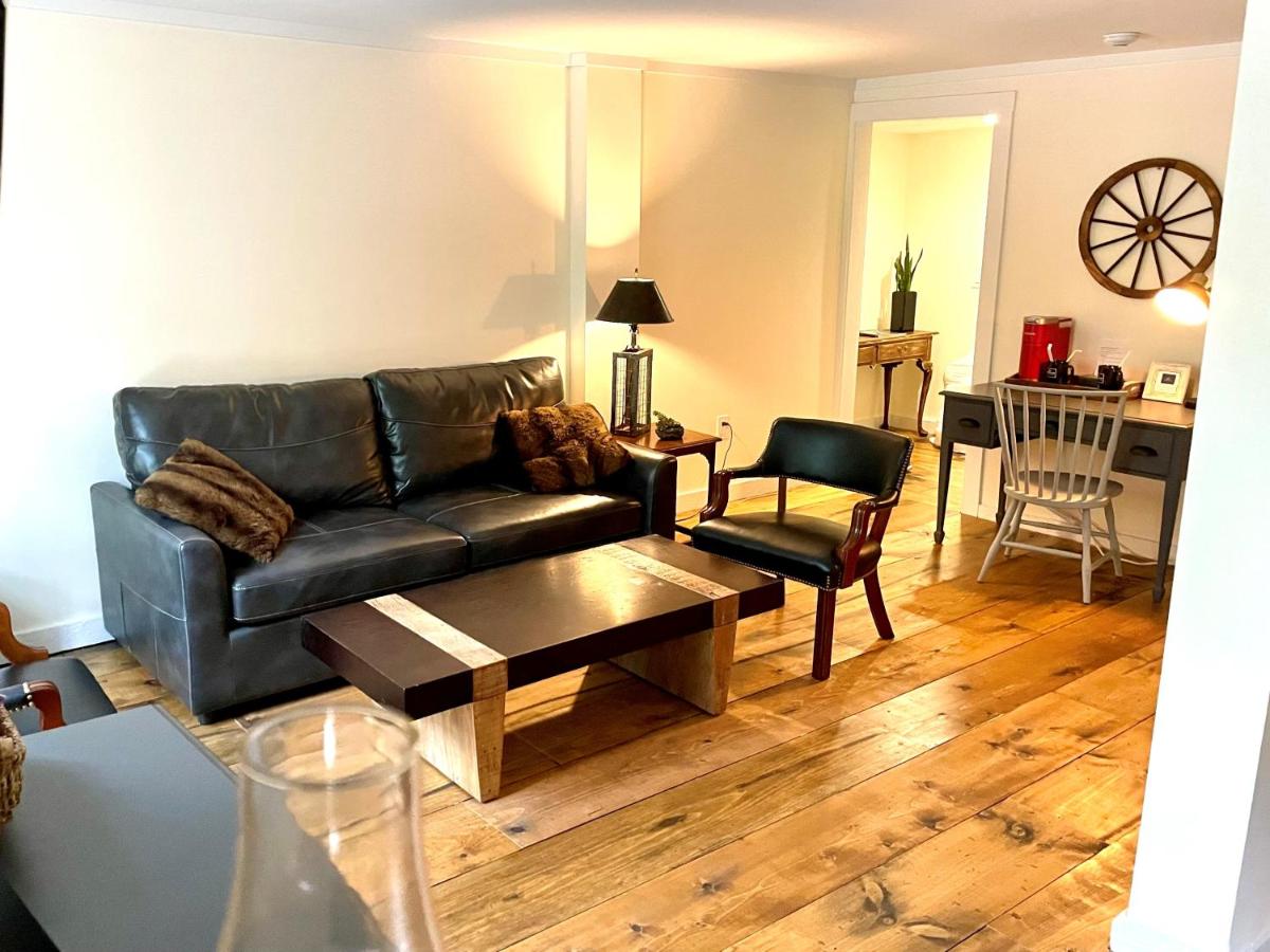 | Farm Road Estate - Inn Room 2