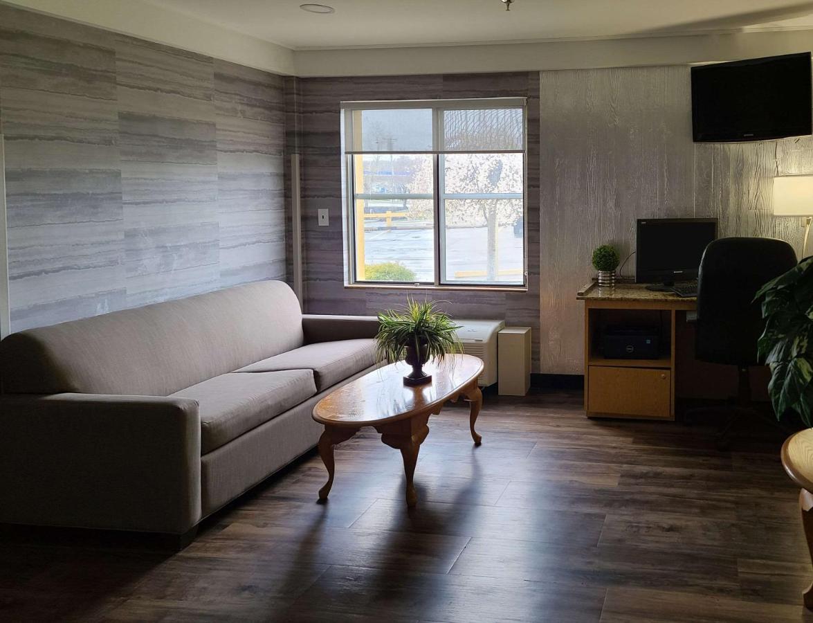 | Comfort Inn Boston Milford