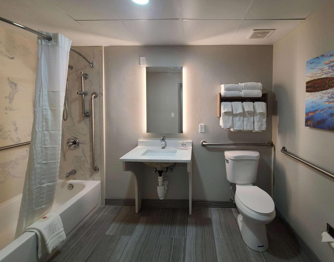 | Comfort Inn Boston Milford