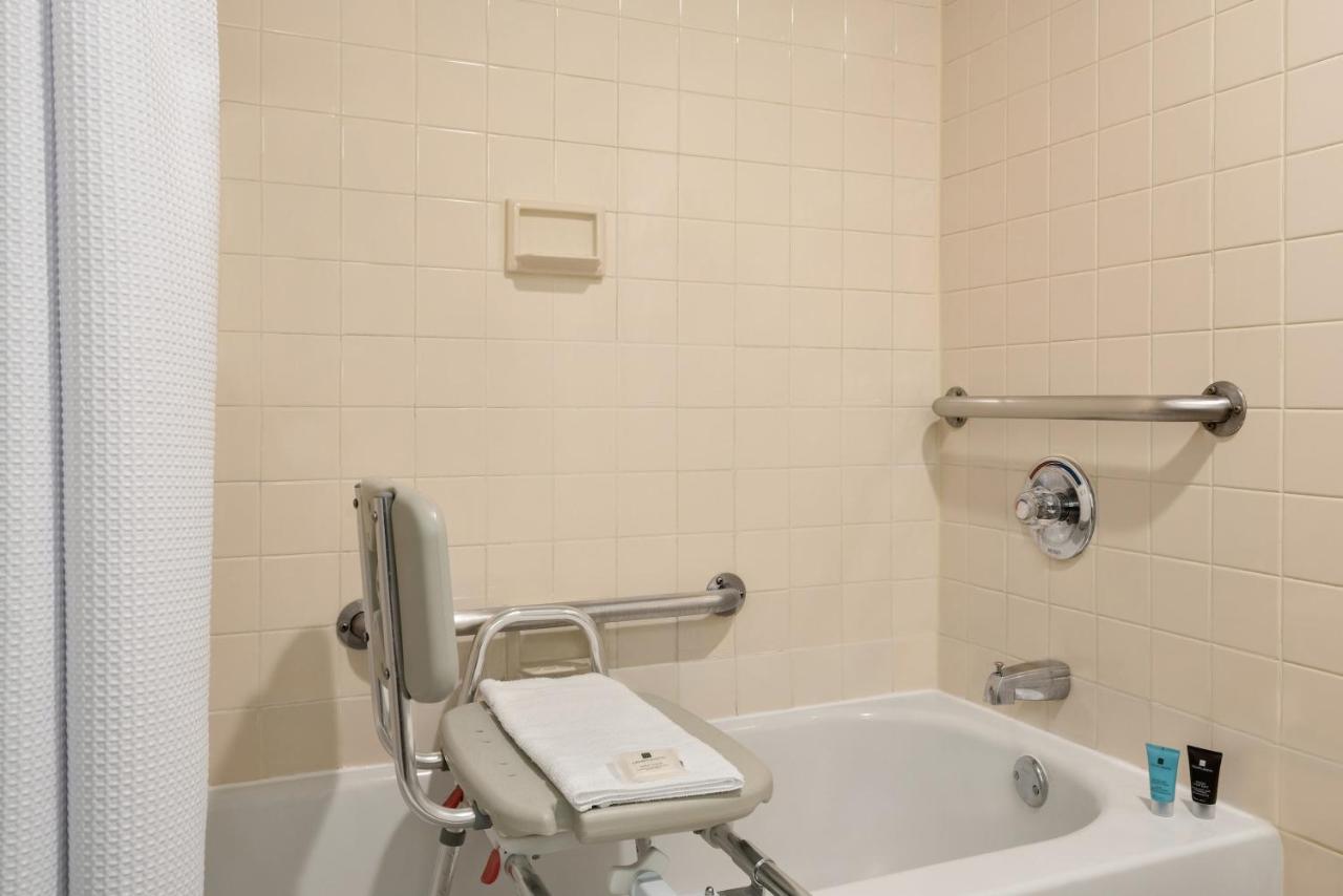 | Crowne Plaza Englewood, an IHG Hotel