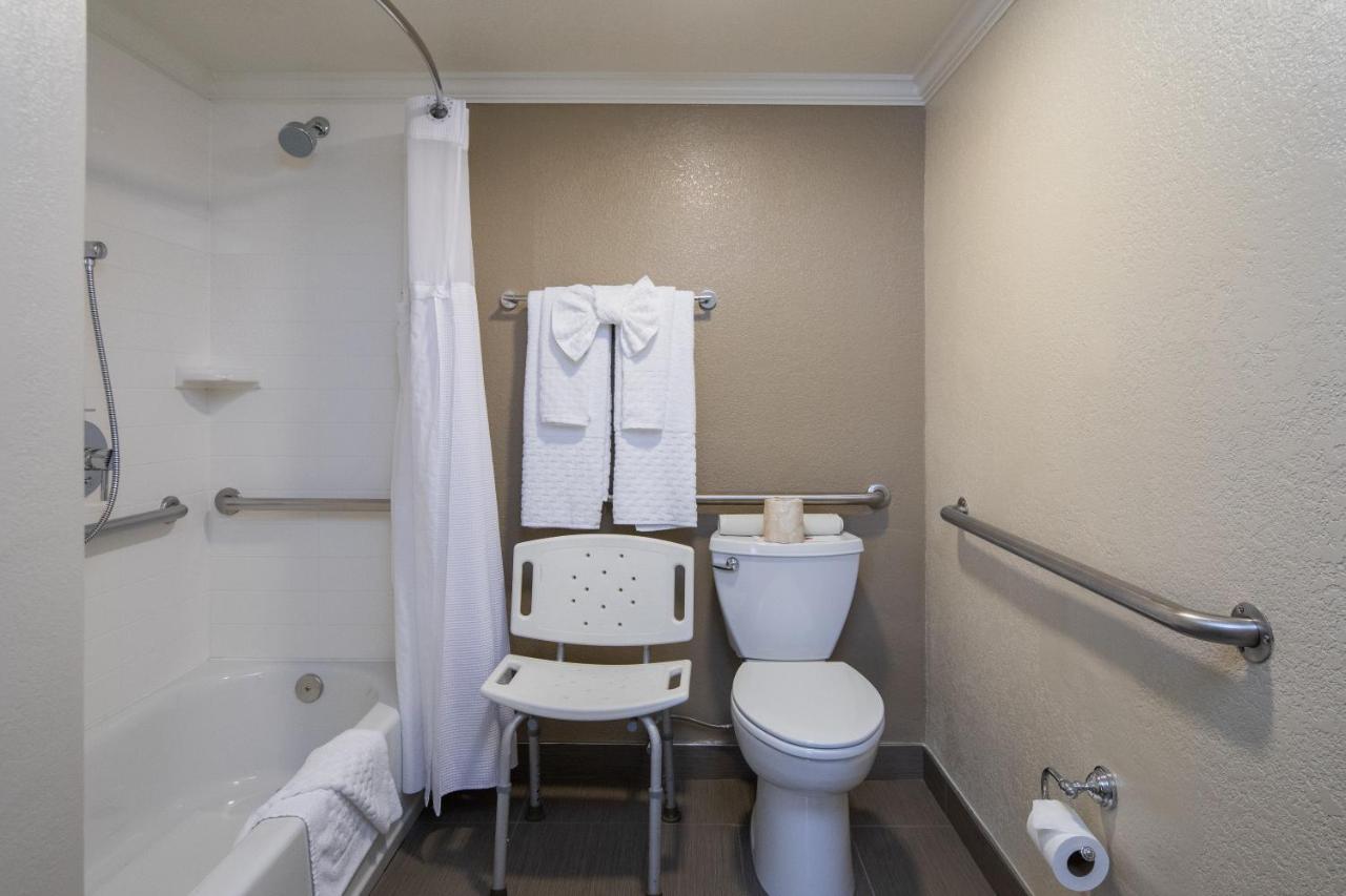 King Room with Bath Tub - Disability Access/Non-Smoking at Best Western Silicon Valley Inn