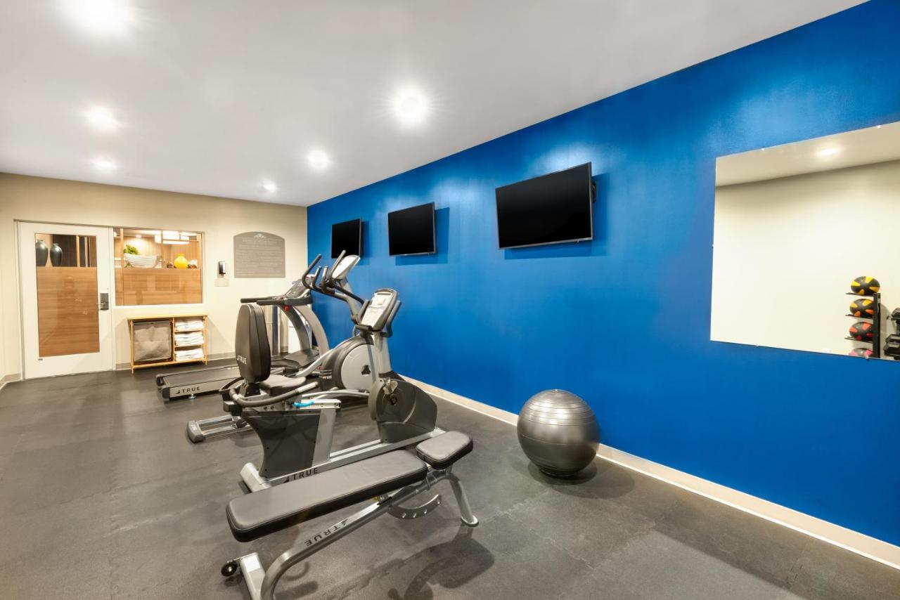 | Microtel Inn & Suites by Wyndham Farmington