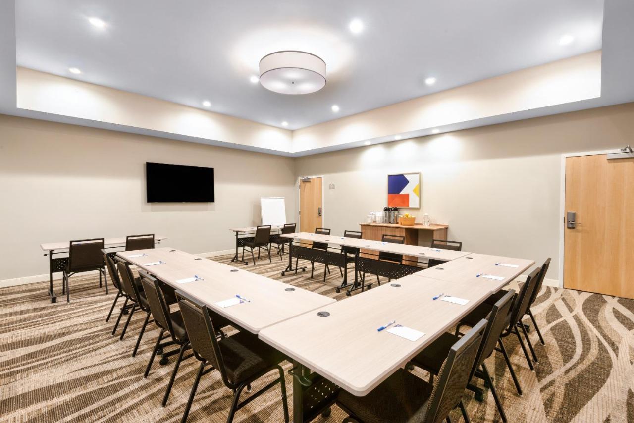 | Microtel Inn & Suites by Wyndham Farmington