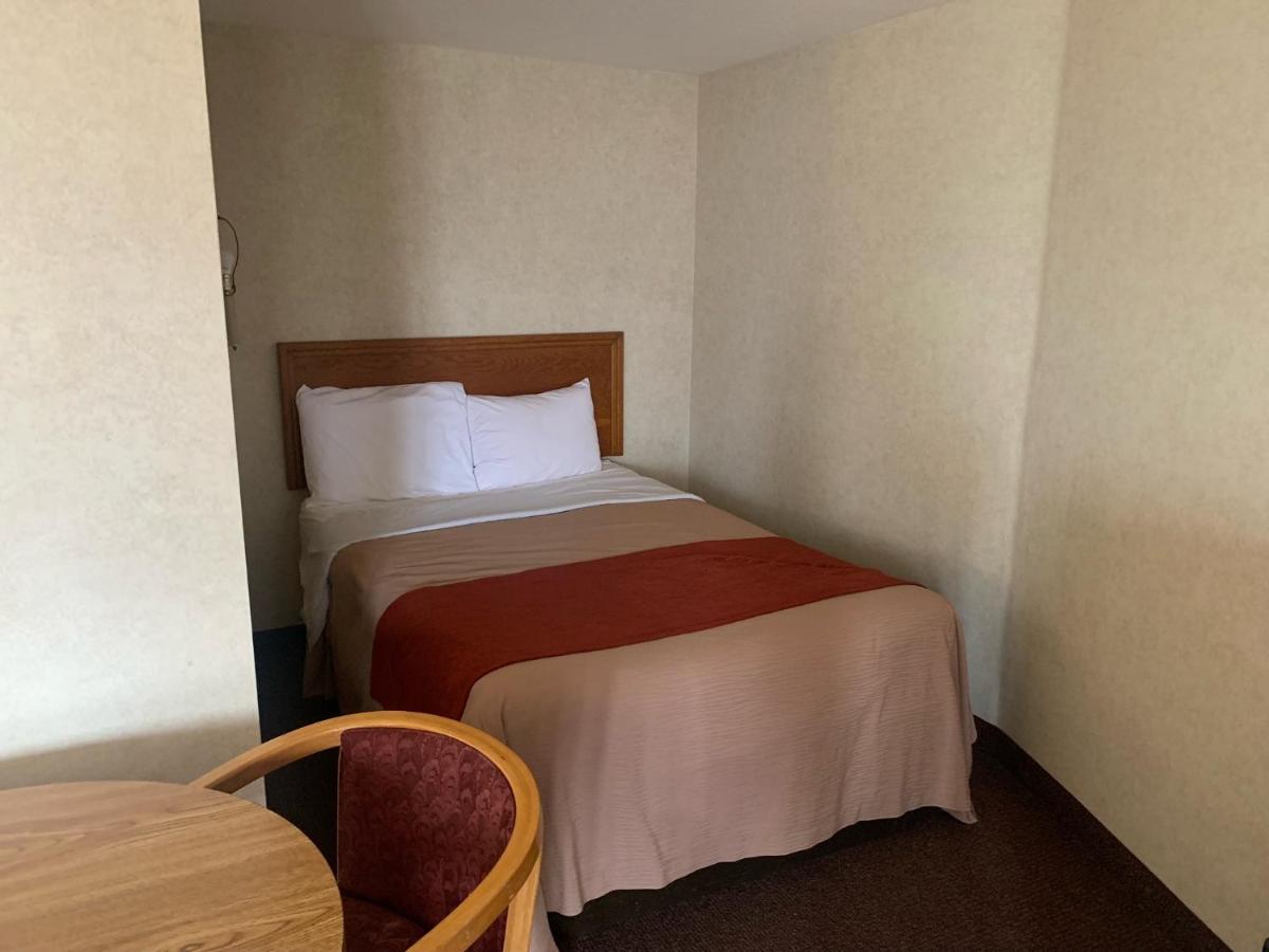 | Coachman's Inn Motel