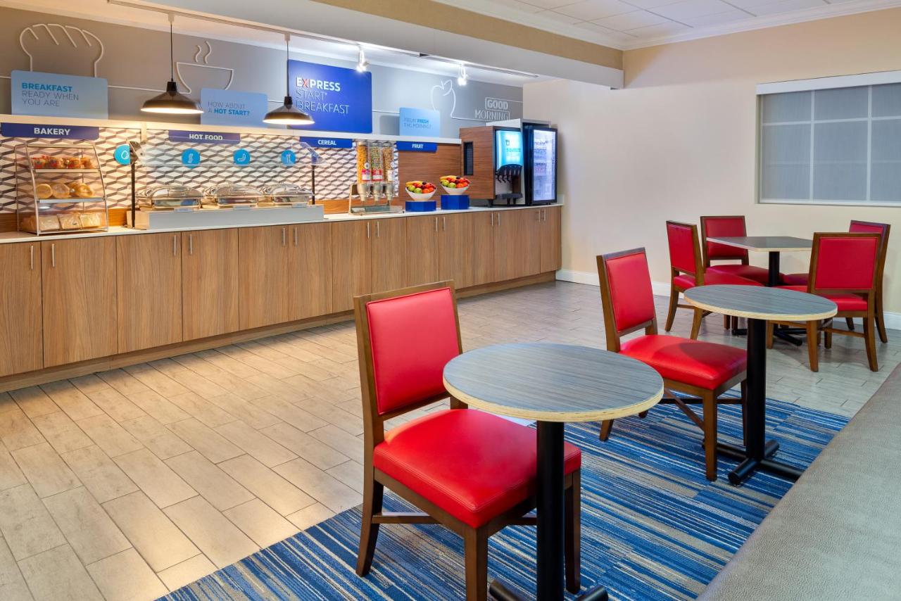 | Holiday Inn Express & Suites Naples North - Bonita Springs, an IHG Hotel