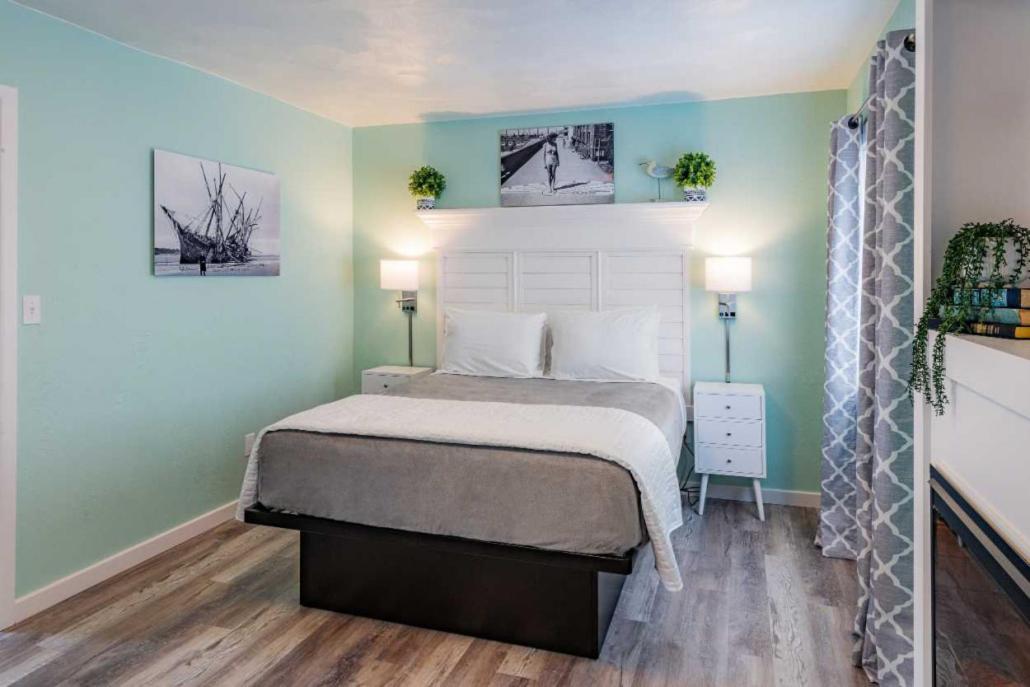 | Beachside Inn