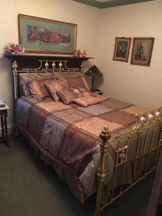 | Raindrops On Roses Bed & Breakfast