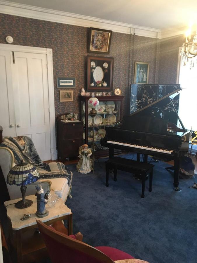 | Raindrops On Roses Bed & Breakfast