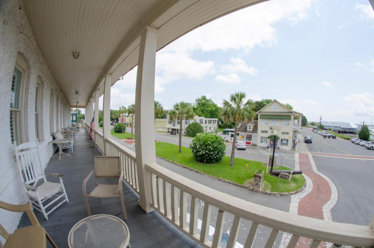 | Riverview Hotel