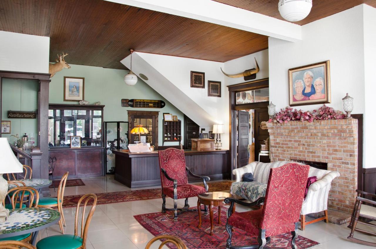 | Riverview Hotel