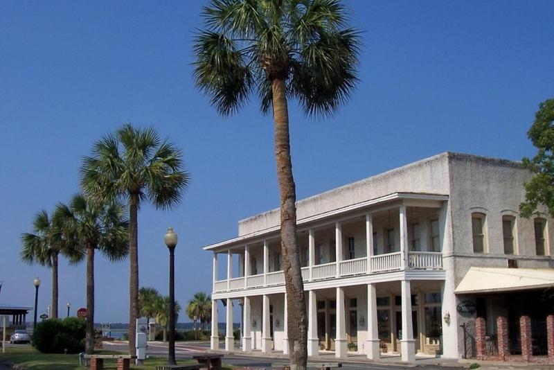 | Riverview Hotel