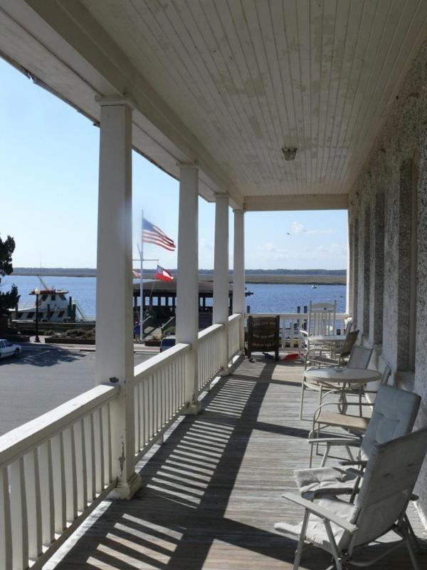 | Riverview Hotel