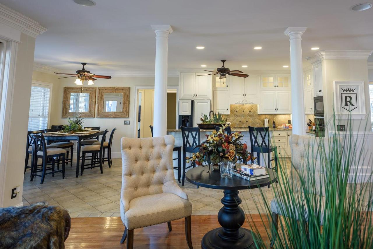 | New - Spectacular️ Golf Views - Sleeps 20 - Pinehurst National #9 - Near DT Pinehurst!