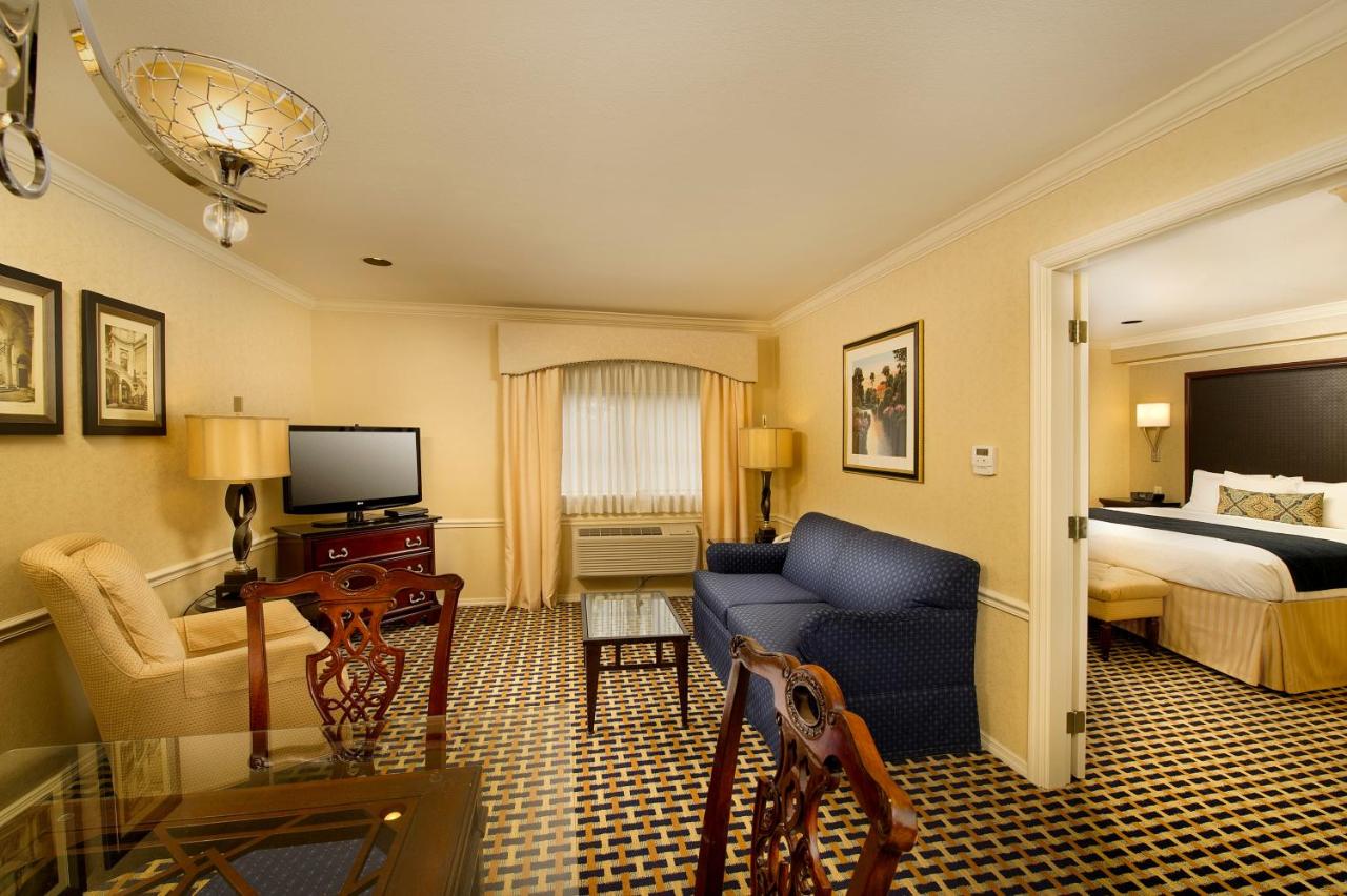 King Suite with Spa Bath - Non Smoking at Best Western Plus Puyallup Hotel
