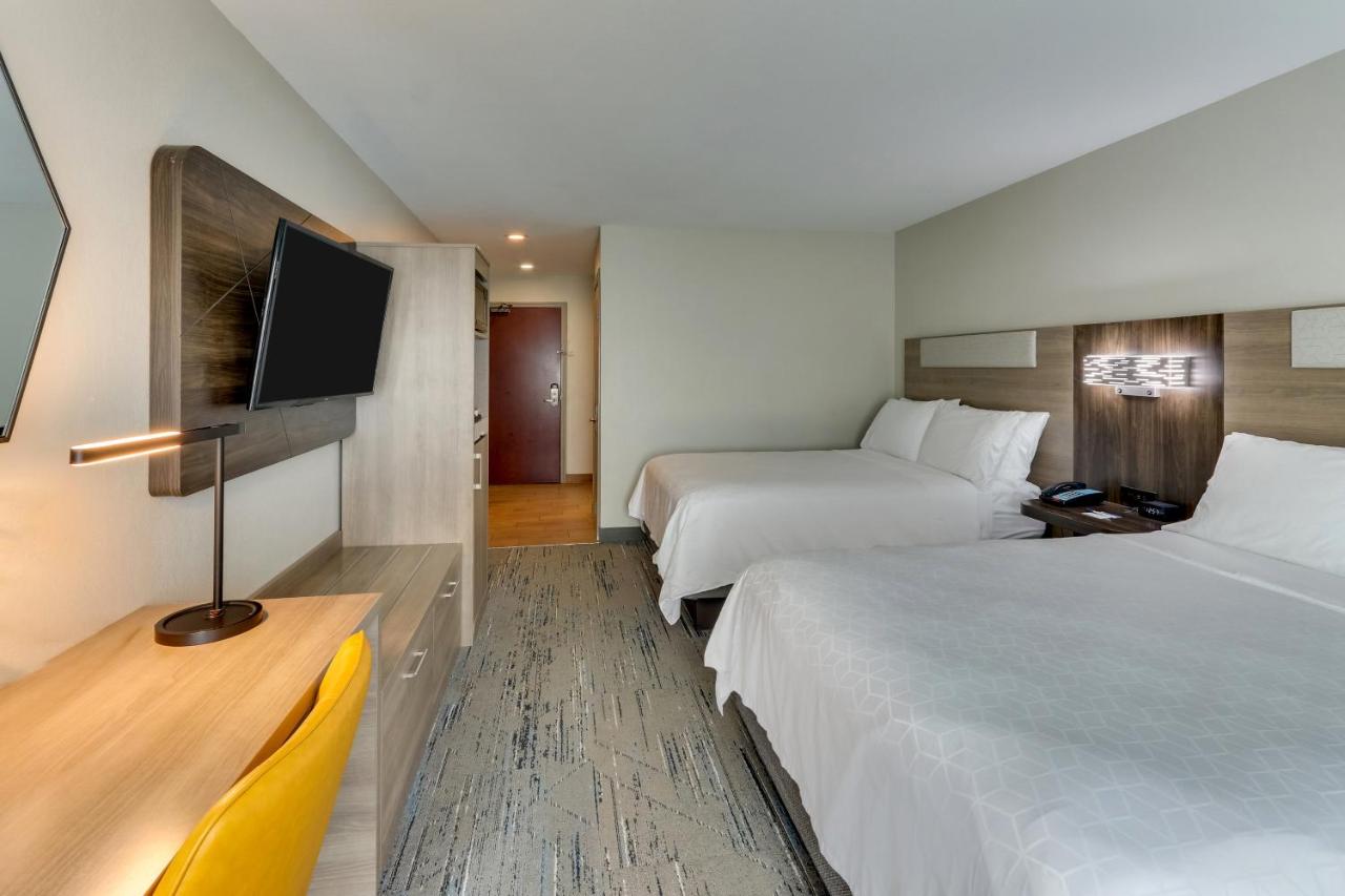 Queen Room with Two Queen Beds - Non-Smoking at Holiday Inn Express & Suites Ardmore by IHG