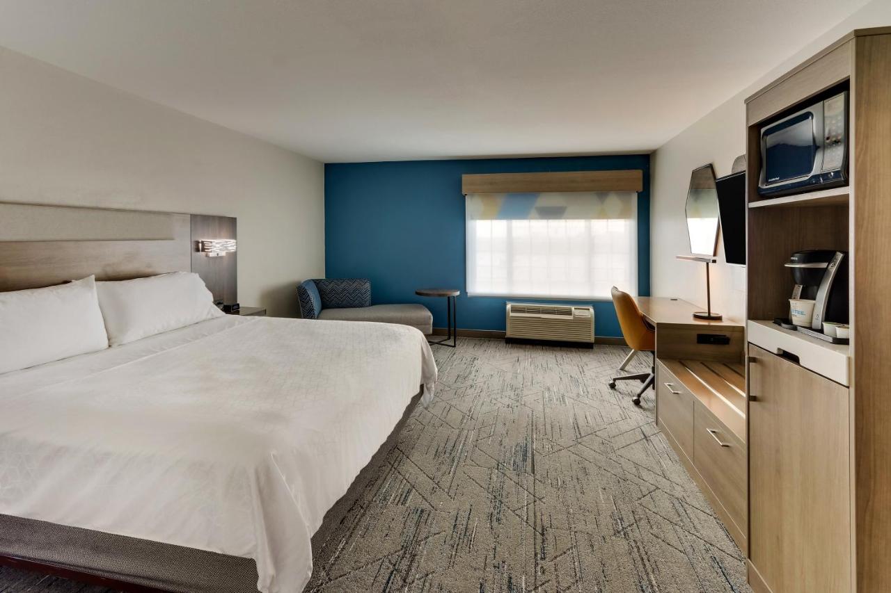King Room - Mobility Access/Hearing Accessible at Holiday Inn Express & Suites Ardmore by IHG
