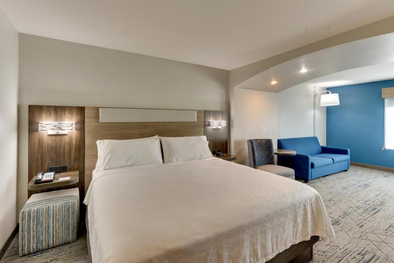 King Suite - Non-Smoking at Holiday Inn Express & Suites Ardmore by IHG