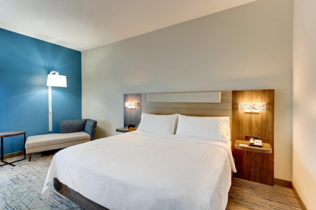 Standard King Room - Non-Smoking at Holiday Inn Express & Suites Ardmore by IHG