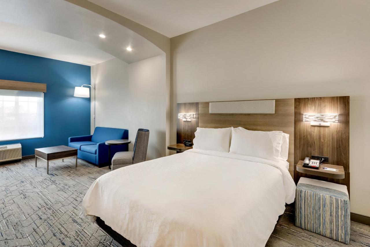 Queen Room - Mobility Access Roll in Shower/Non-Smoking at Holiday Inn Express & Suites Ardmore by IHG