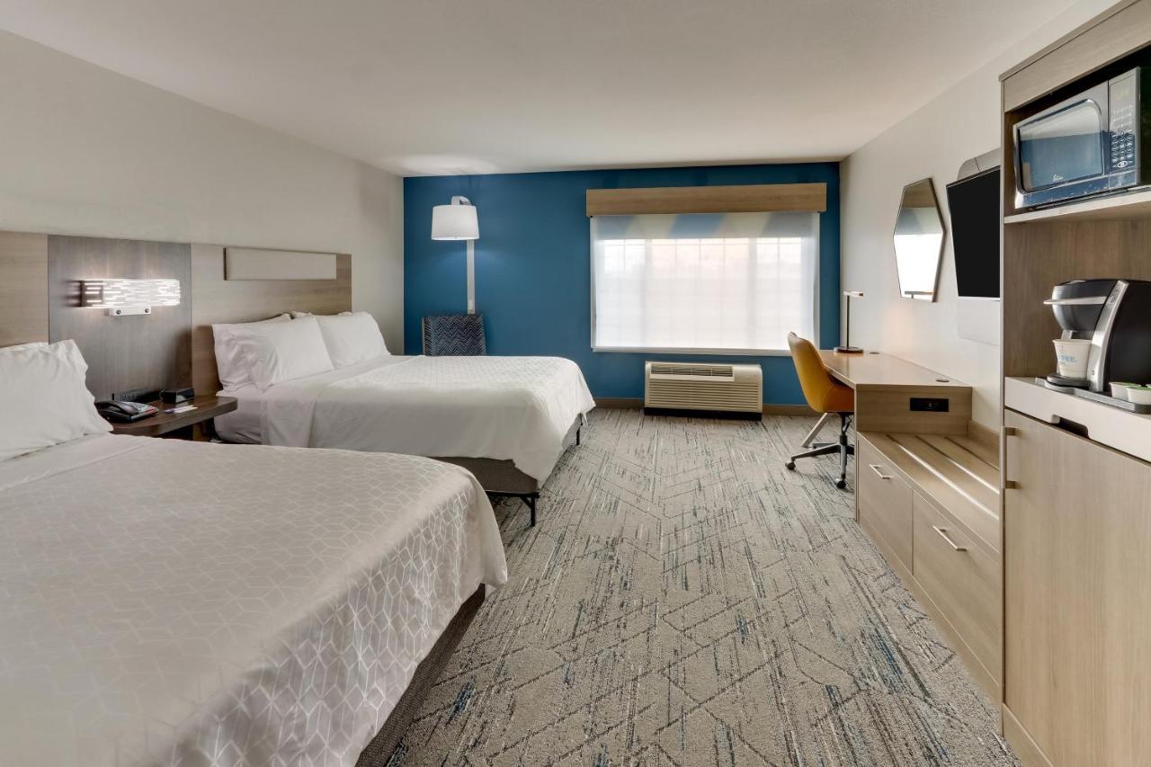 Twin Room - Mobility Access with Bath Tub at Holiday Inn Express & Suites Ardmore by IHG