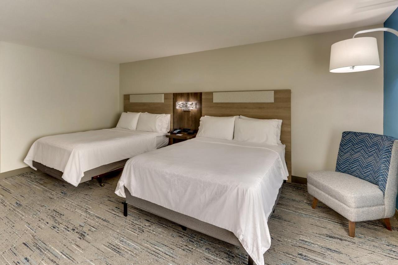 Twin Room - Mobility Access with Bath Tub at Holiday Inn Express & Suites Ardmore by IHG