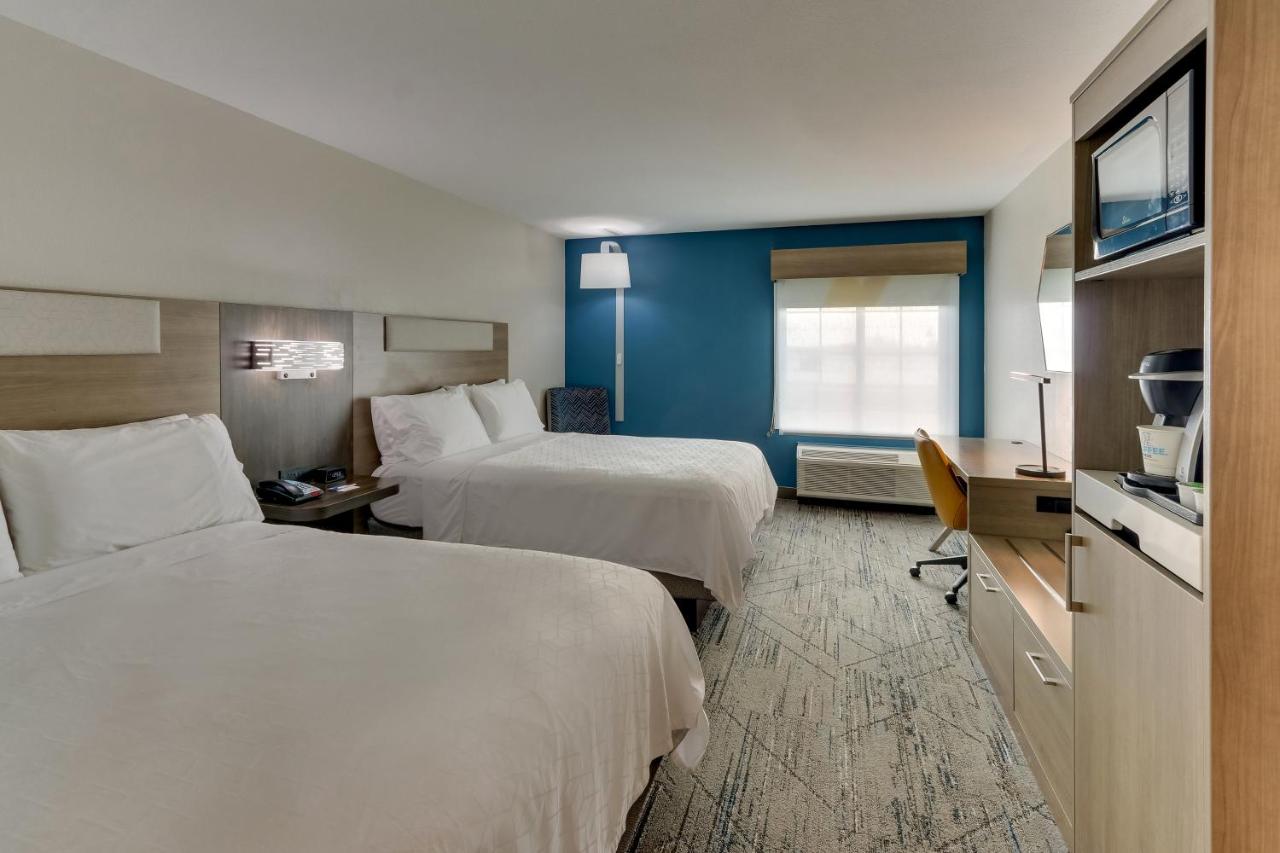 Queen Room with Two Queen Beds - Non-Smoking at Holiday Inn Express & Suites Ardmore by IHG