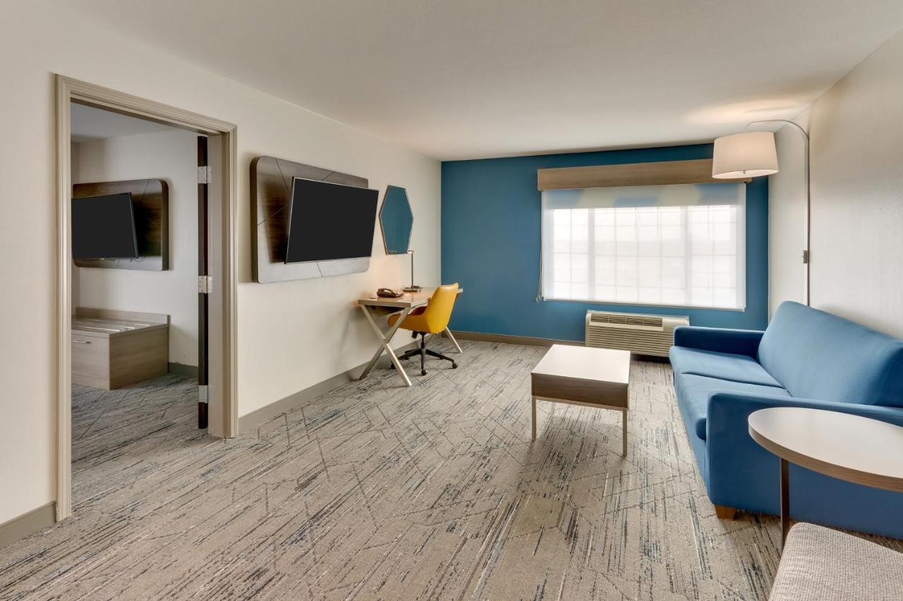 One-Bedroom King Room with Living Area - Non-Smoking at Holiday Inn Express & Suites Ardmore by IHG