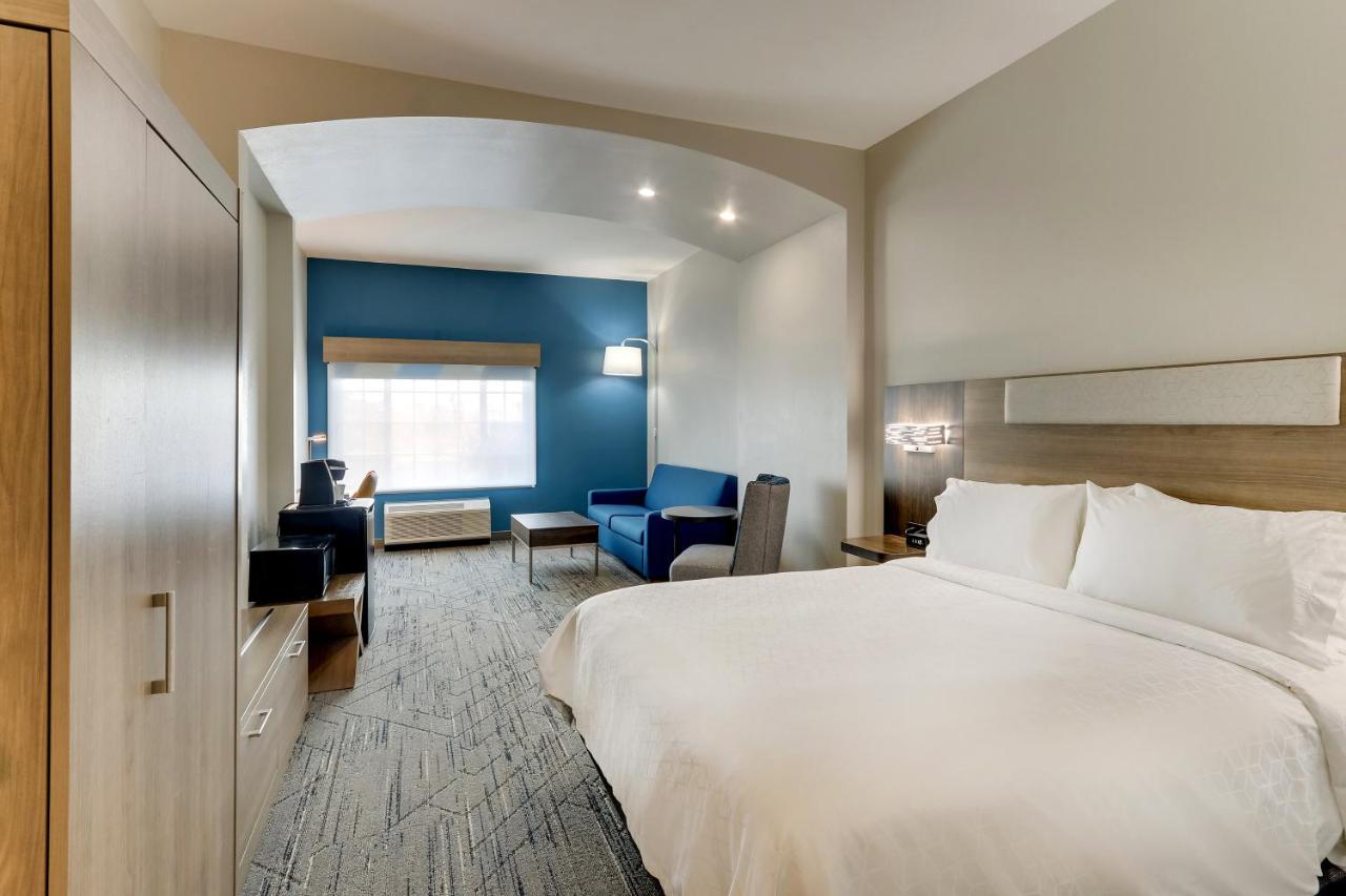 Suite - Mobility Access/Hearing Accessible at Holiday Inn Express & Suites Ardmore by IHG