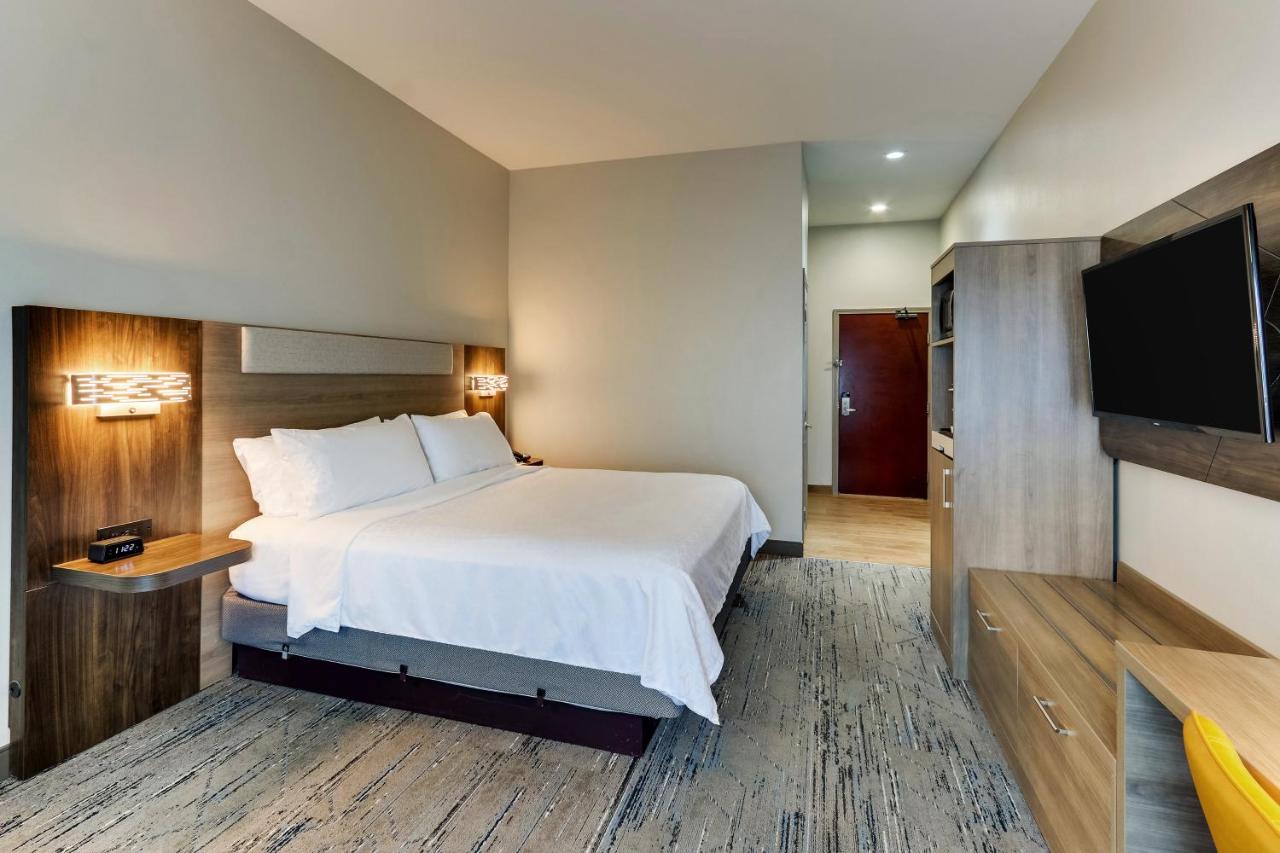 Standard King Room - Non-Smoking at Holiday Inn Express & Suites Ardmore by IHG