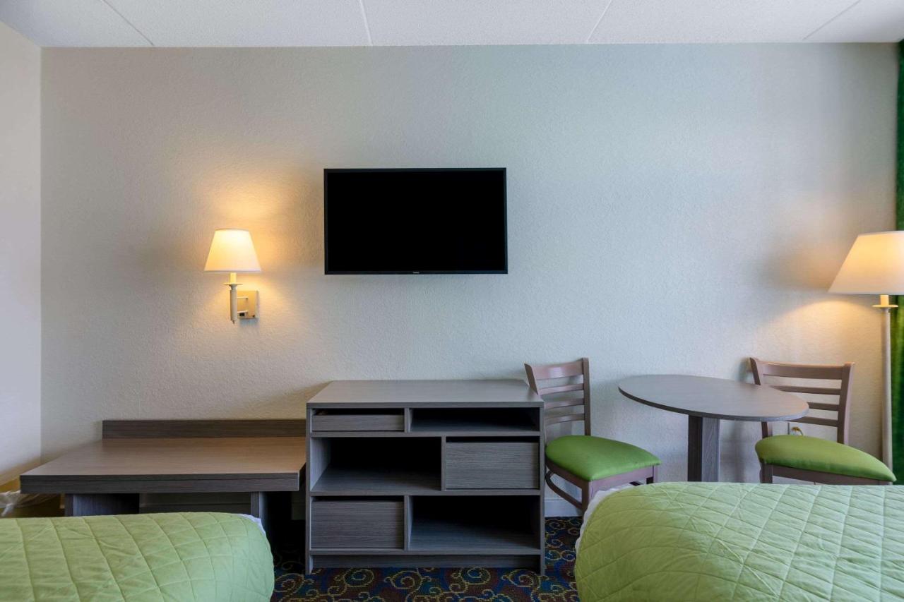 Standard Queen Room with Two Queen Beds - Non-Smoking at Travelodge by Wyndham Outer Banks/Kill Devil Hills
