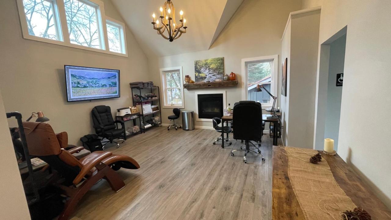 | Phineas Swann Inn & Spa