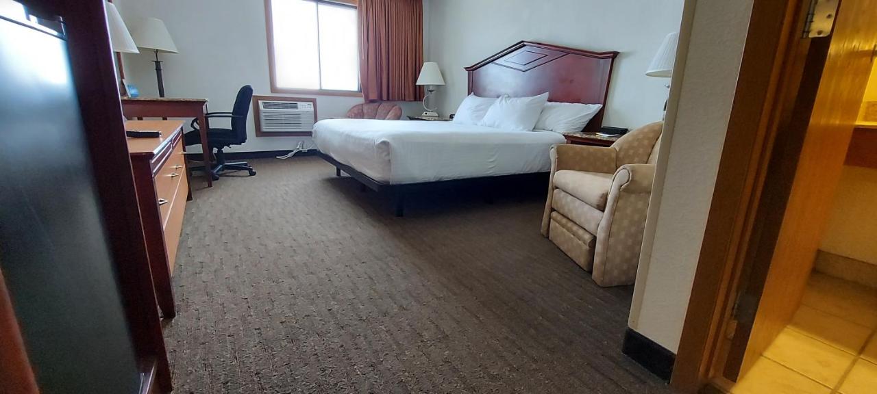 1 King Bed, Seconds Floor, Non-Smoking at Days Inn by Wyndham Willmar