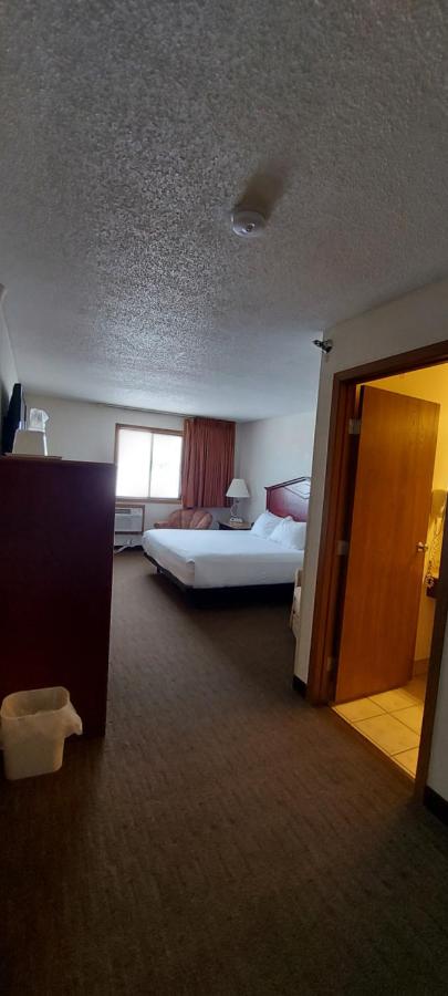 1 King Bed, Seconds Floor, Non-Smoking at Days Inn by Wyndham Willmar