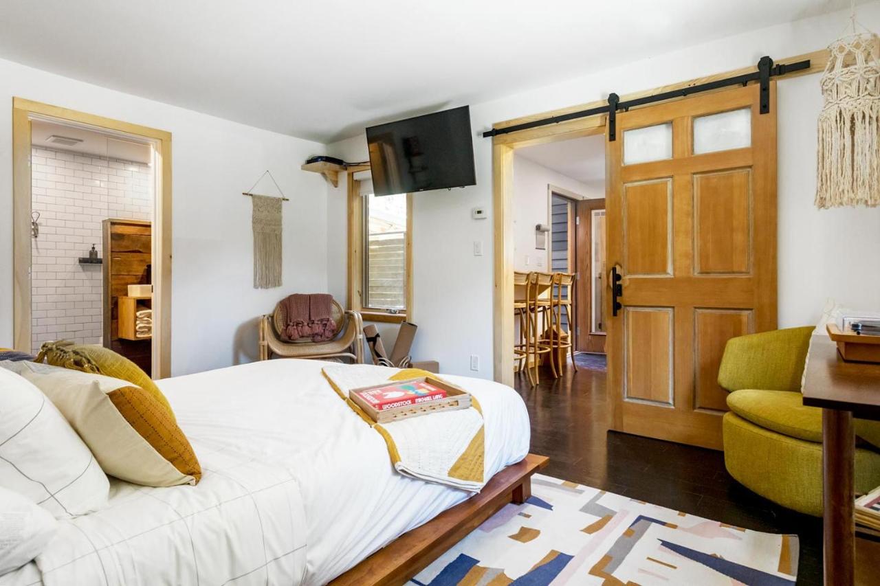 | The Herwood Inn