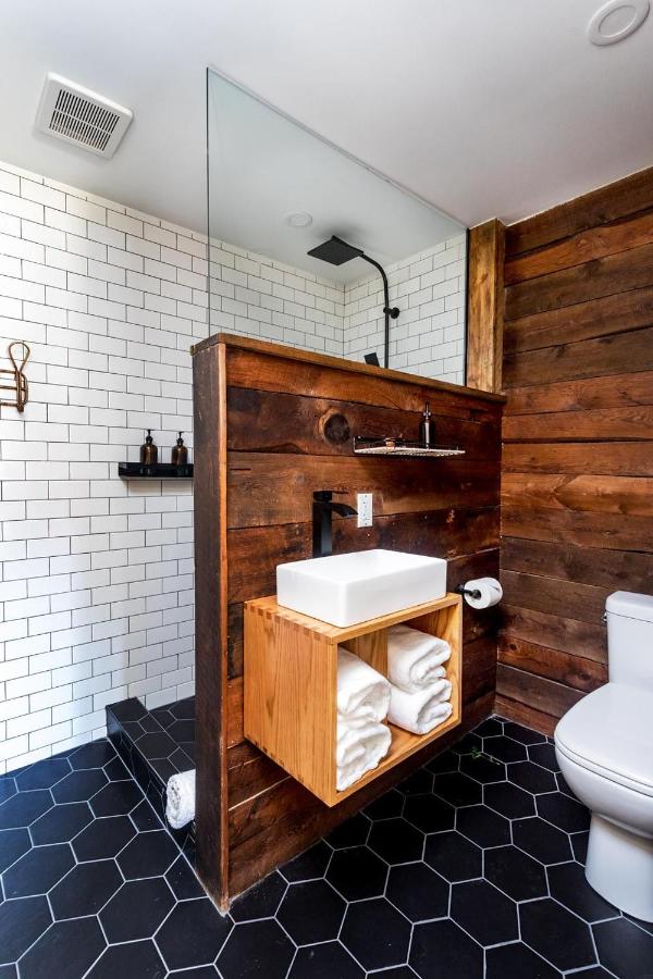 | The Herwood Inn