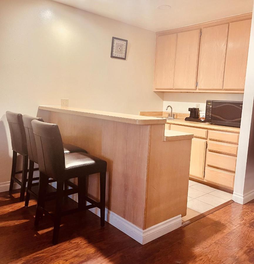 Deluxe King Suite at Howard Johnson by Wyndham Buena Park