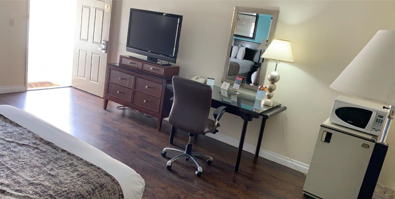 Superior King Room - Non-Smoking at Howard Johnson by Wyndham Buena Park