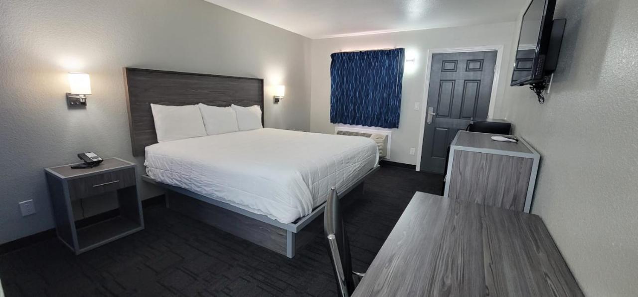 | Green Country Inn