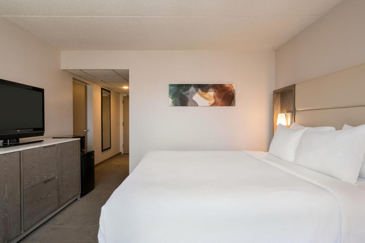 | Crowne Plaza Englewood, an IHG Hotel