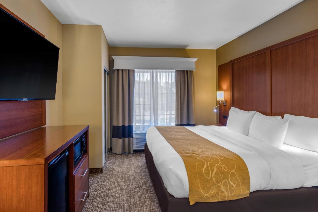 King Suite - Accessible/Non-Smoking at Comfort Suites Marshall
