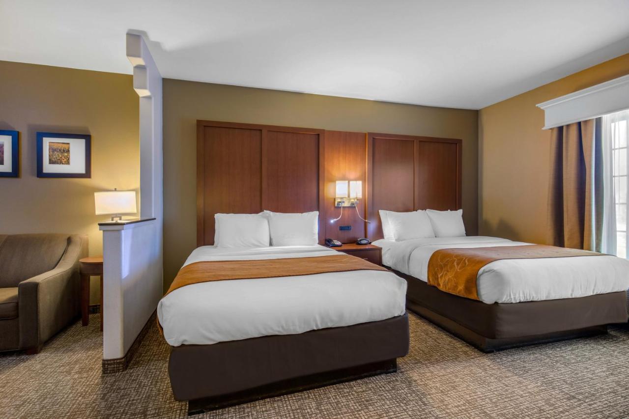Queen Suite with Two Queen Beds - Accessible/Non-Smoking at Comfort Suites Marshall