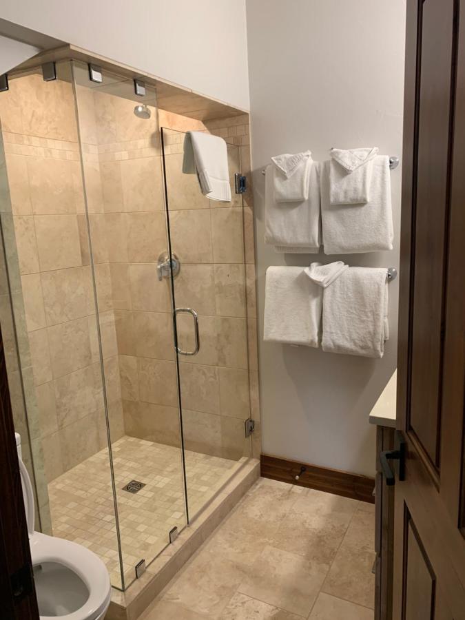 | Bentwood Inn